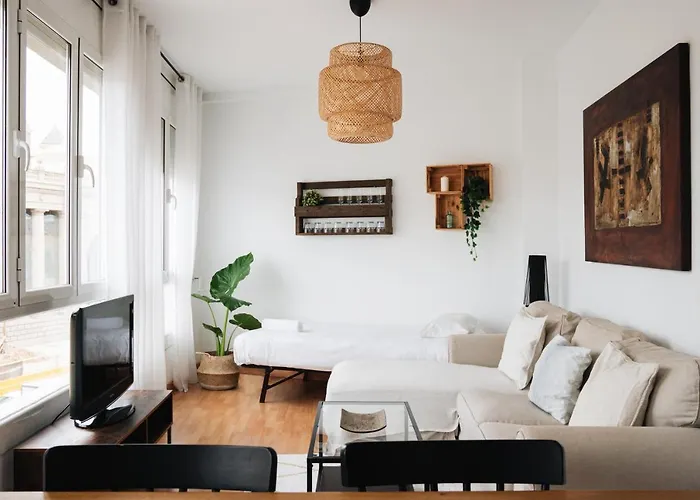 Sunny And Modern Apartment Ideal For Groups