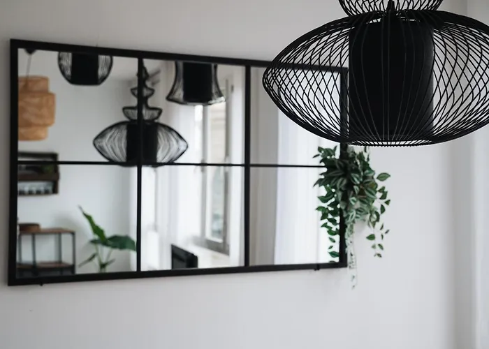 Sunny And Modern Apartment Ideal For Groups