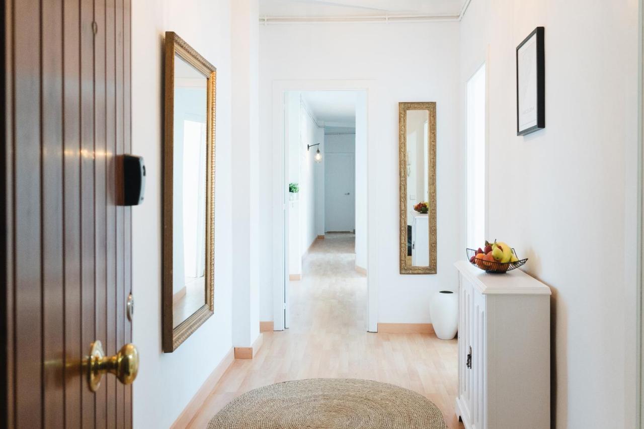 Sunny And Modern Ideal For Groups Apartment Barcelona